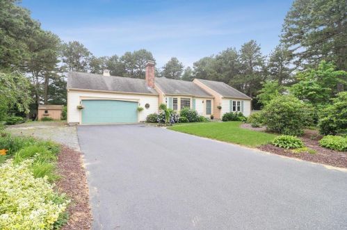 105 Beacon St, Yarmouth, MA 02664-1853