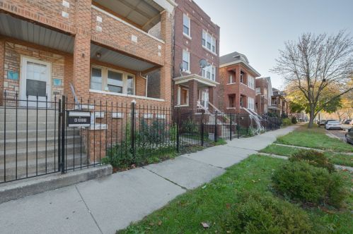 4327 Sacramento Ave, Chicago, IL 60618-1431