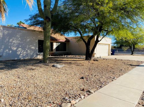 9457 3rd St, Tucson, AZ 85710-3177