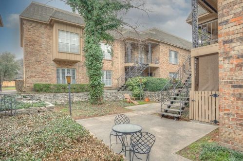 4343 Bellaire Dr, Fort Worth, TX 76109-5173