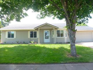 3777 Douglas Dr, Springfield, OR 97478-6589