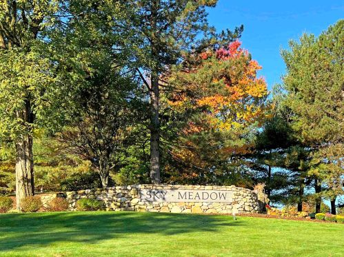 12 Mountain Laurels Dr, Nashua, NH 03062-2228