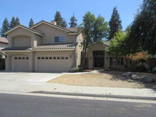 670 Athens Ave, Clovis CA  93611-7004 exterior