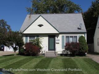 18612 Ferncliffe Ave, Cleveland OH  44135-3932 exterior