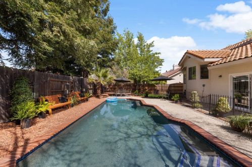 186 Baurer Cir, Folsom CA  95630-6786 exterior