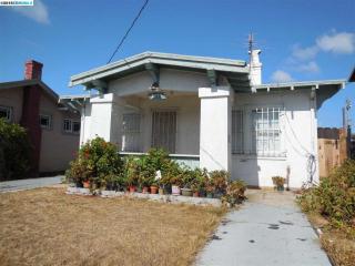 1275 60 Ave, Oakland CA  94621-3911 exterior