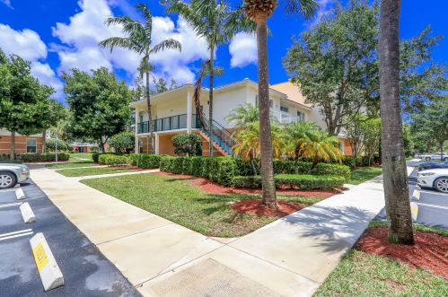 9201 Myrtlewood Cir, West Palm Beach, FL 33418-6748