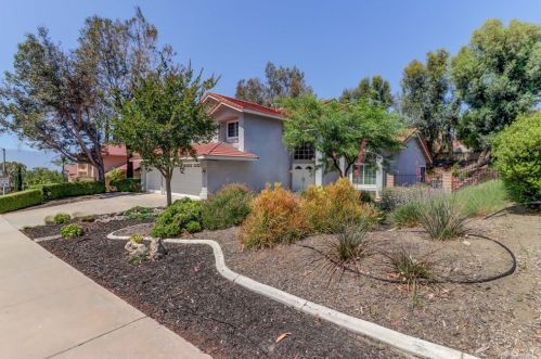 17068 Lakepointe Dr, Riverside, CA 92503-6554