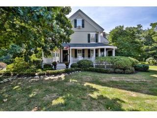 17 Summer St, Cohasset, MA 02025-2037