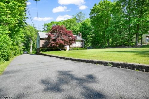 1646 Macopin Rd, West Milford Lakes, NJ 07480-1811