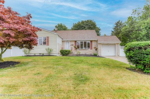 39 Knoll Ter, Hazlet, NJ 07730-1341