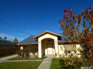 415 Bowman Ave, Sacramento, CA 95833-2216