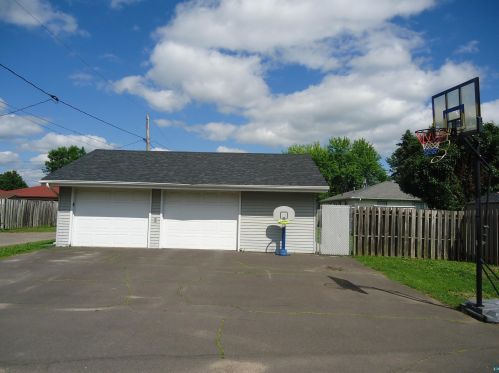 2413 8th Ave, Hibbing, MN 55746-2124