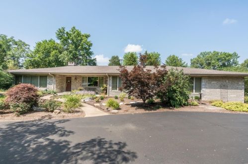9205 Robyn Rd, Saint Louis, MO 63127-1443