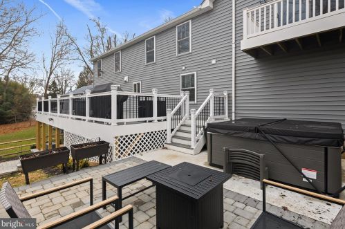 6018 River Meadows Dr, Columbia MD  21045-3825 exterior
