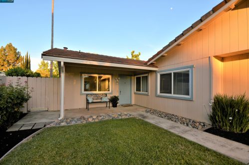 806 Augusta Ct, Concord, CA 94518-2227