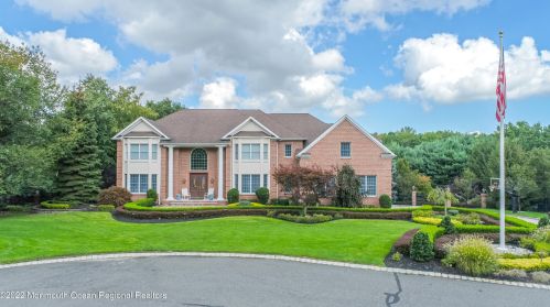 4 Tolas Dr, Holmdel Village, NJ 07733-1732