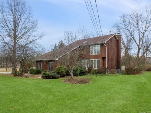 307 Cary Rd, Fishkill, NY 12524-2923