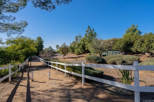 2736 Via Chinarros, Alpine CA  91901-3163 exterior