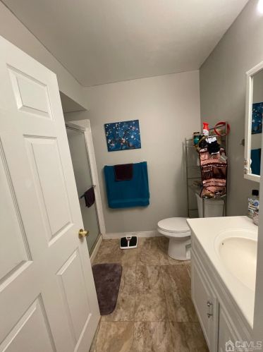 99 Keystone Ct, Woodbridge NJ  07095-1432 exterior