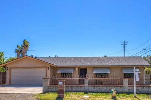 784 Orange St, Riverside, CA 92501-1312