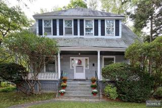 731 Midland Rd, Oradell, NJ 07649-1419