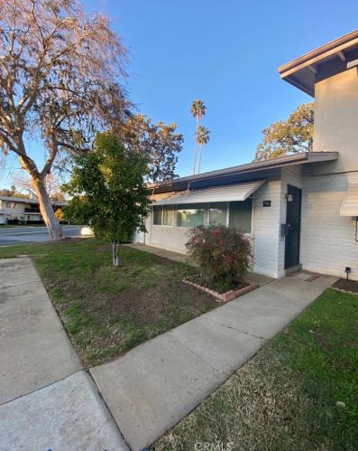 96 Center St, Redlands, CA 92373-8127
