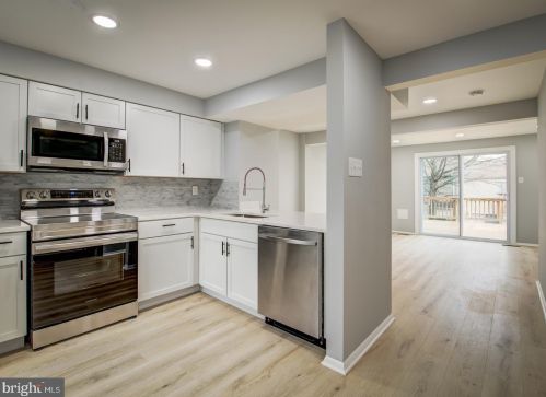 8414 Red Eagle Ct, Lorton VA  22079-3047 exterior