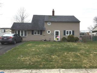 11 Grapevine Rd, Levittown, PA 19057-3301