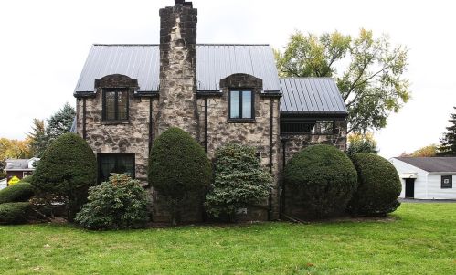 27 Oakwood Sq, Pittsburgh, PA 15209-1919