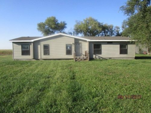 806 North St, Giltner, NE 68841-3704