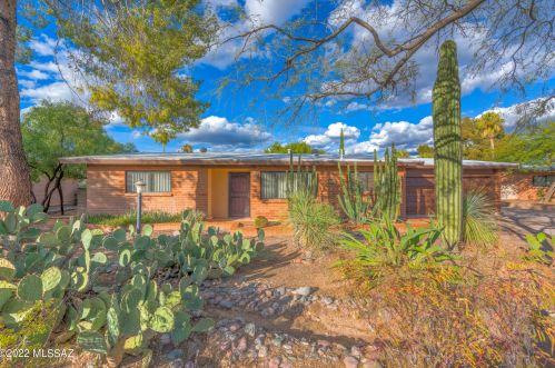 7749 Hampton St, Tucson, AZ 85715-4213