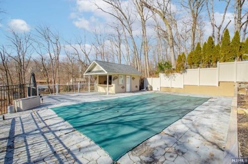 55 Calumet Ave, Oakland, NJ 07436-2902