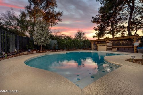 10060 Discovery Dr, Tucson AZ  85748-7608 exterior