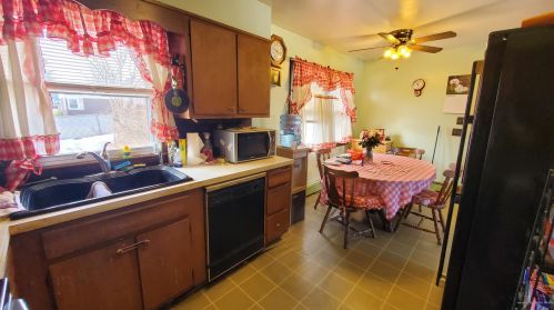9 Hillmount Dr, Lewiston, ME 04240-4522