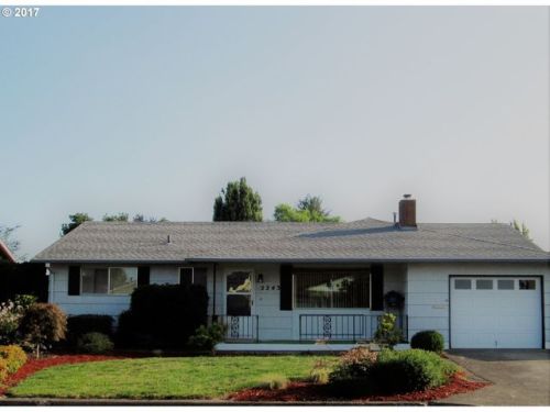 2243 Hayes St, Woodburn, OR 97071-3035