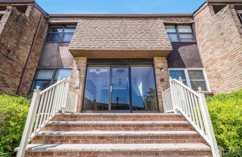 202 Sharon Garden Ct, Woodbridge NJ  07095-4303 exterior