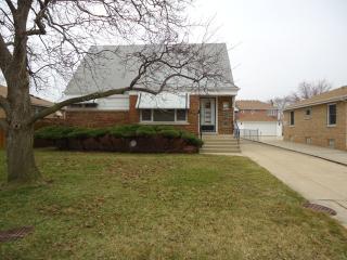 7452 Lawler Ave, Niles, IL 60714-3108