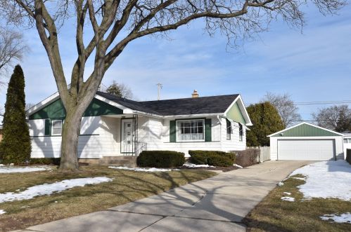 5606 34th St, Milwaukee, WI 53209-4063