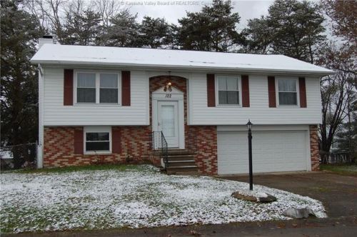 122 Washington Cir, Hurricane WV  25526-9618 exterior