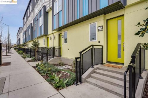 981 41st St, Oakland, CA 94608-3708