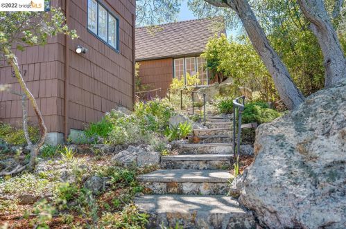 547 Vincente Ave, Berkeley, CA 94707-1521