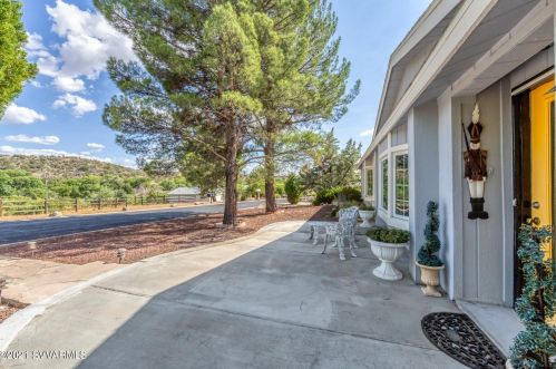 10835 Oak Creek Valley Dr, Cornville, AZ 86325-5815