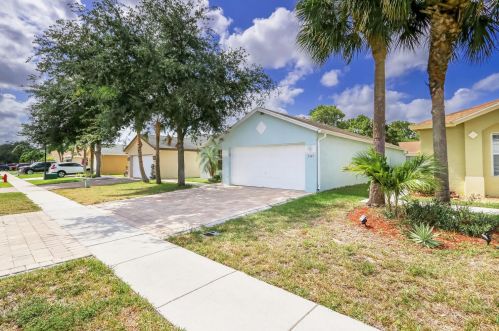 5941 Azalea Cir, West Palm Beach, FL 33415-4463