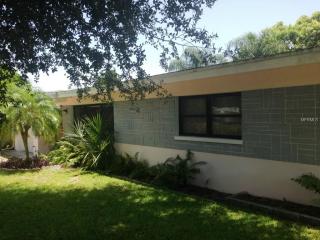 2275 Terrace Dr, Clearwater, FL 33765-2744