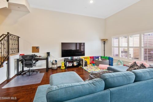5241 Colodny Dr, Calabasas, CA 91301-2703