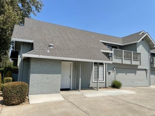 224 Hutchins St, Lodi, CA 95240-1920