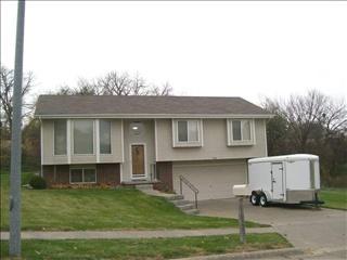 414 Mc Kenna Ave, Gretna, NE 68028-7910