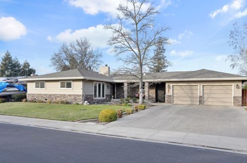 535 California St, Ripon, CA 95366-2113