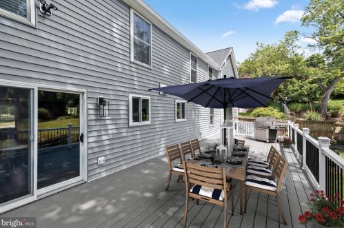 6018 River Meadows Dr, Columbia MD  21045-3825 exterior